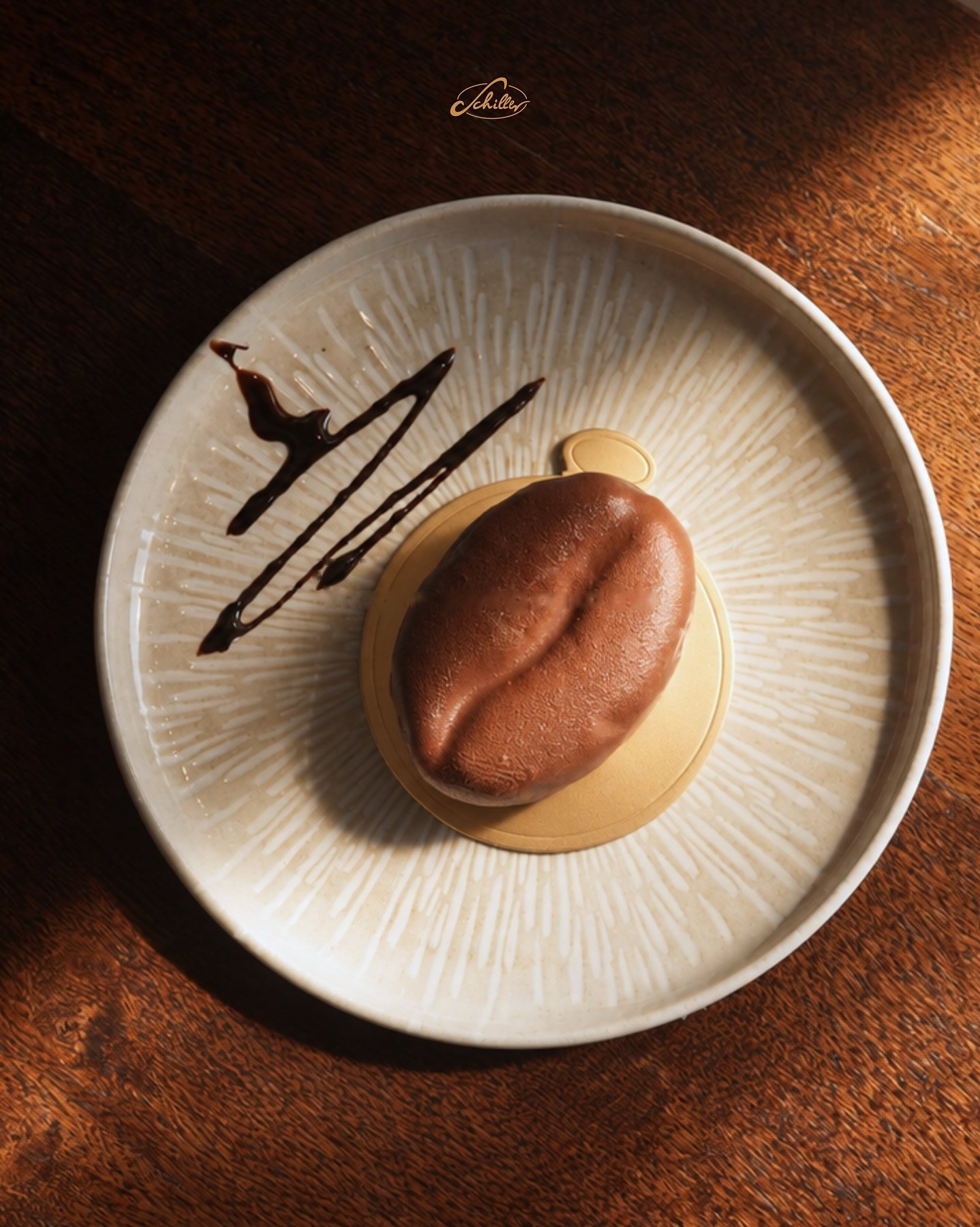 Dessert in Kaffeebohnen-Form
